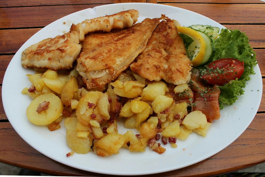 Bratkartoffelauflauf mit Schnitzel - MJAM.EU