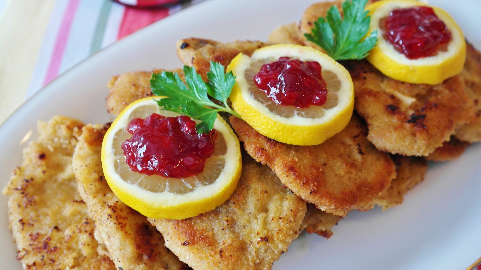 Blumenkohl-Schnitzel: Vegetarisch genießen - MJAM.EU